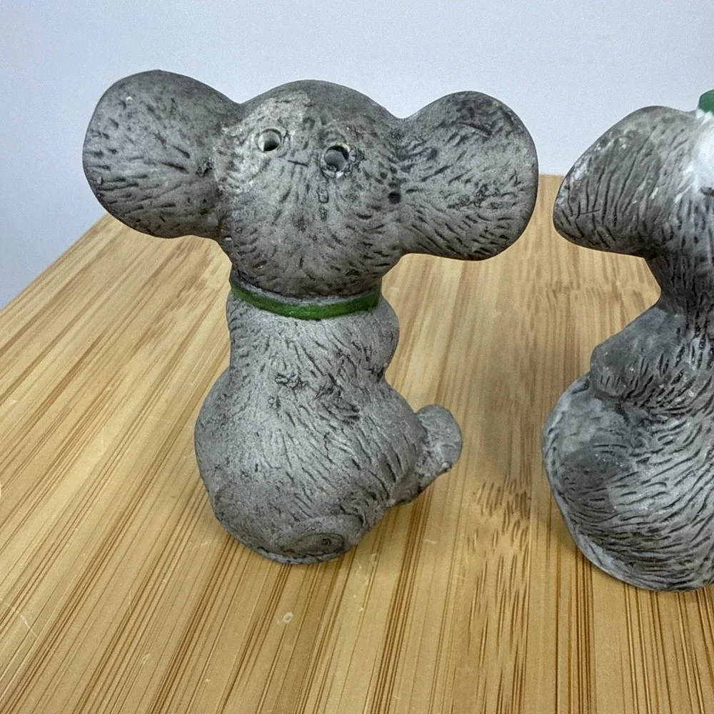VTG‎ Anthropomorphic Christmas Mice Mouse Ceramic Salt & Pepper Shakers Taiwan